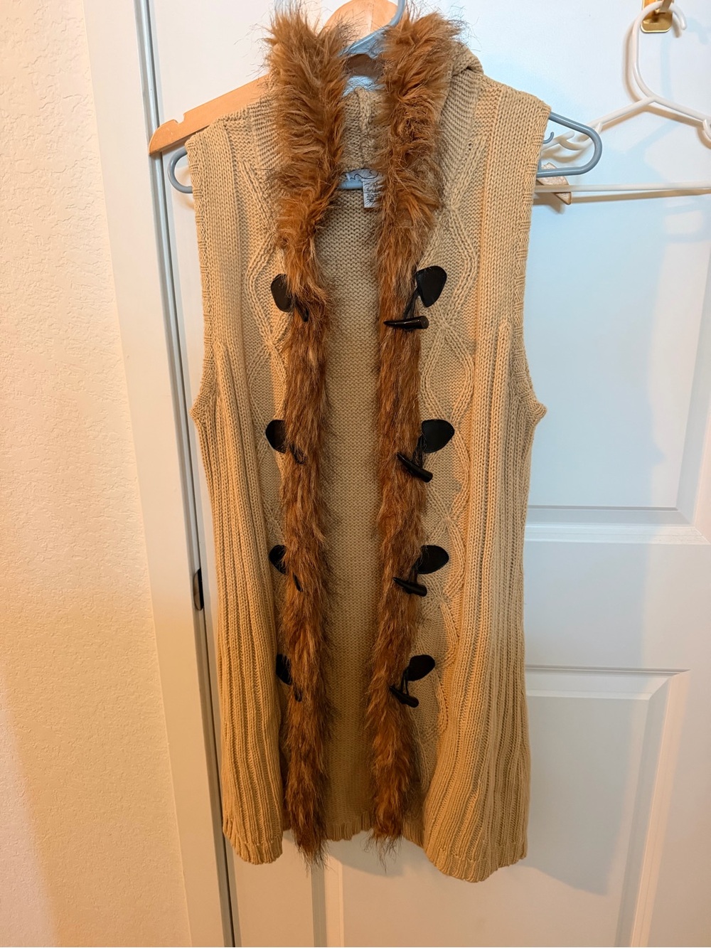 Roxy Camel Faux-Fur Trim Cable Knit Long Sleeve Vest